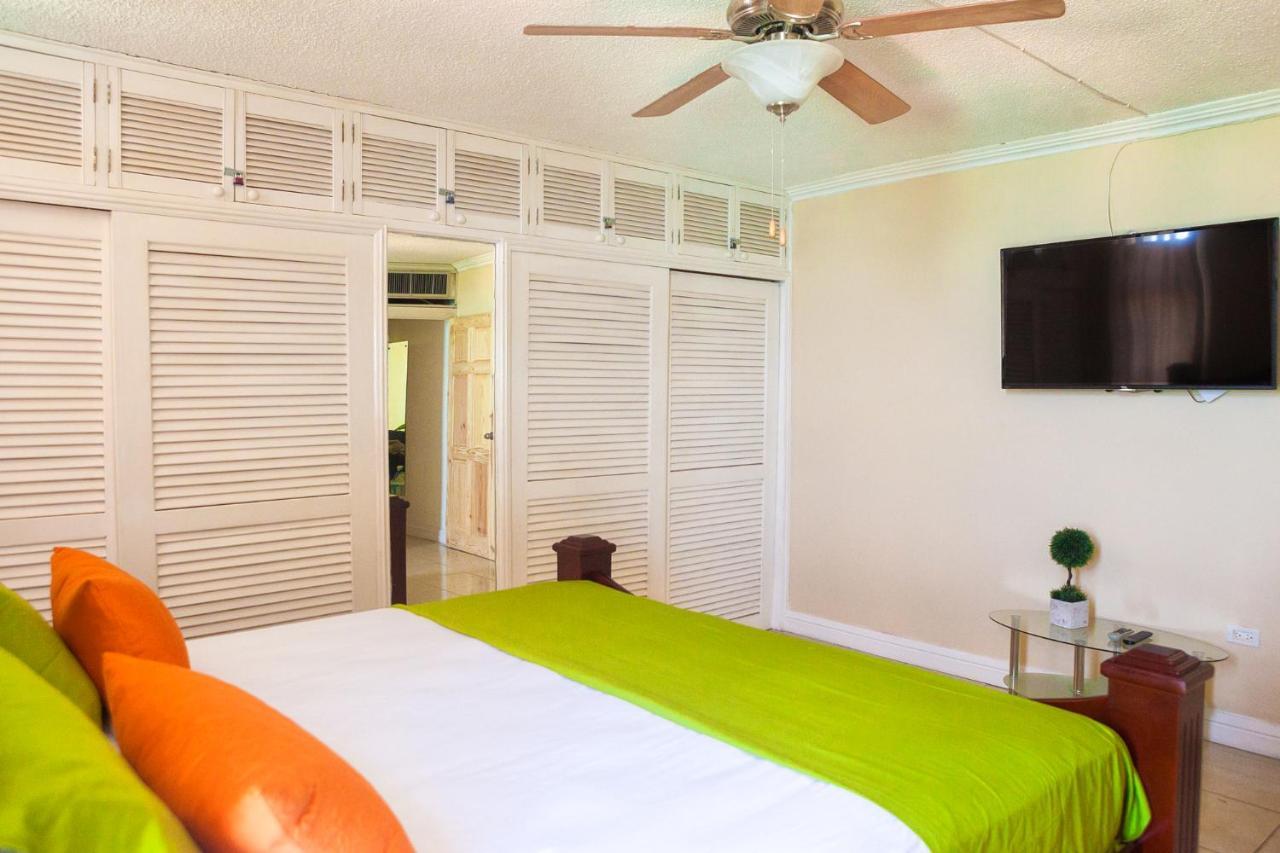Montego Bay Club Apartments Exteriör bild
