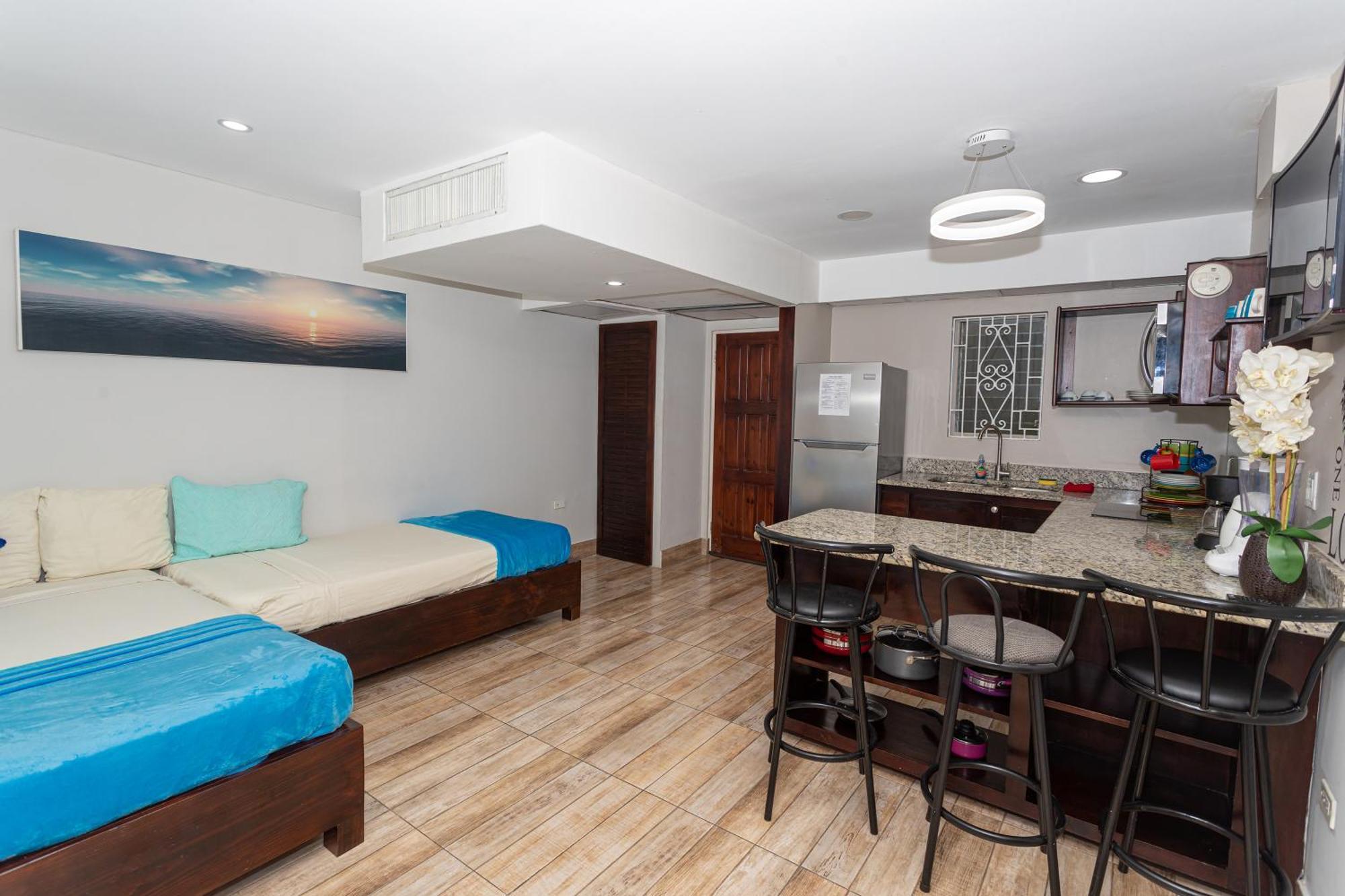 Montego Bay Club Apartments Exteriör bild
