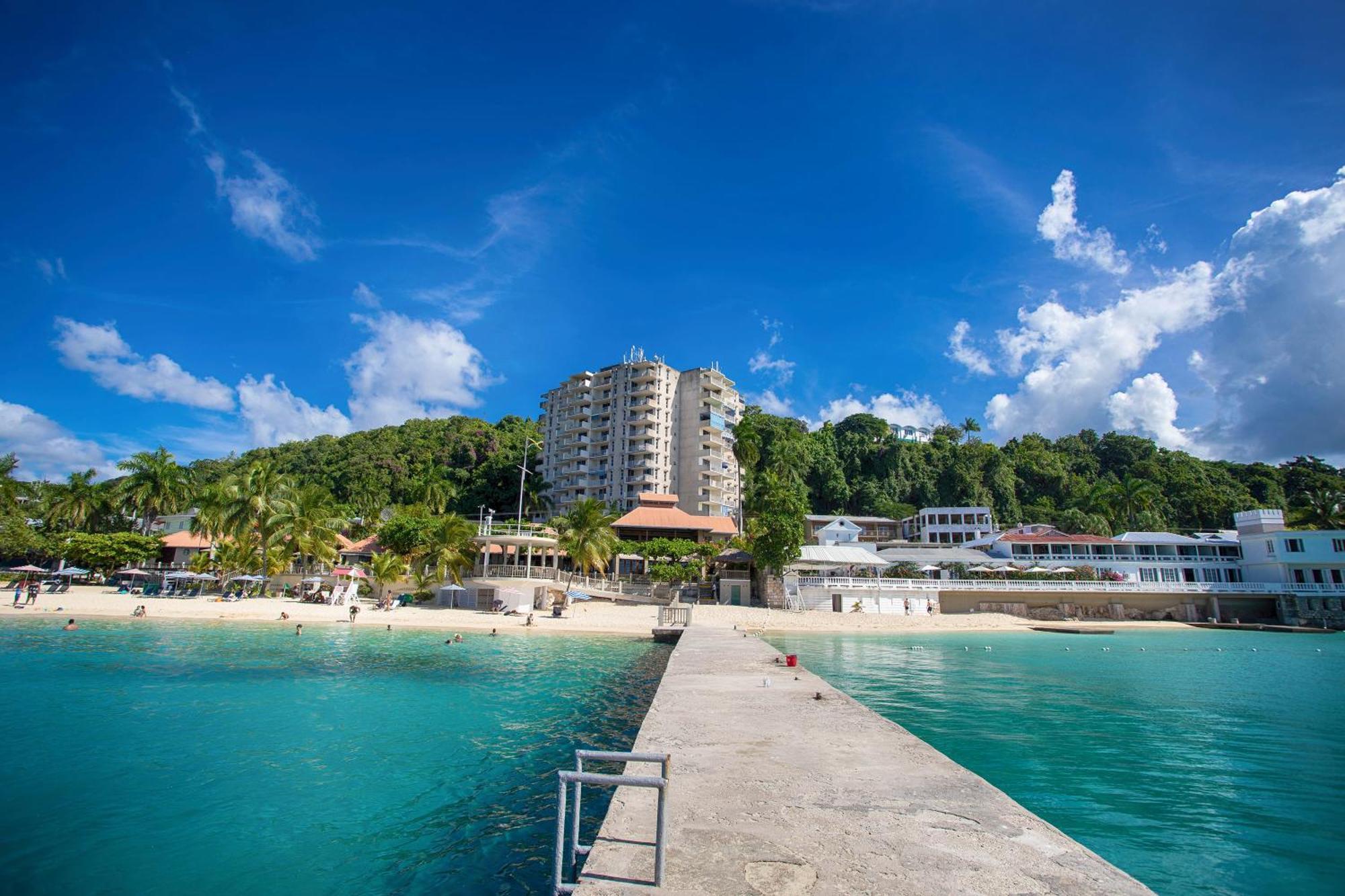 Montego Bay Club Apartments Exteriör bild