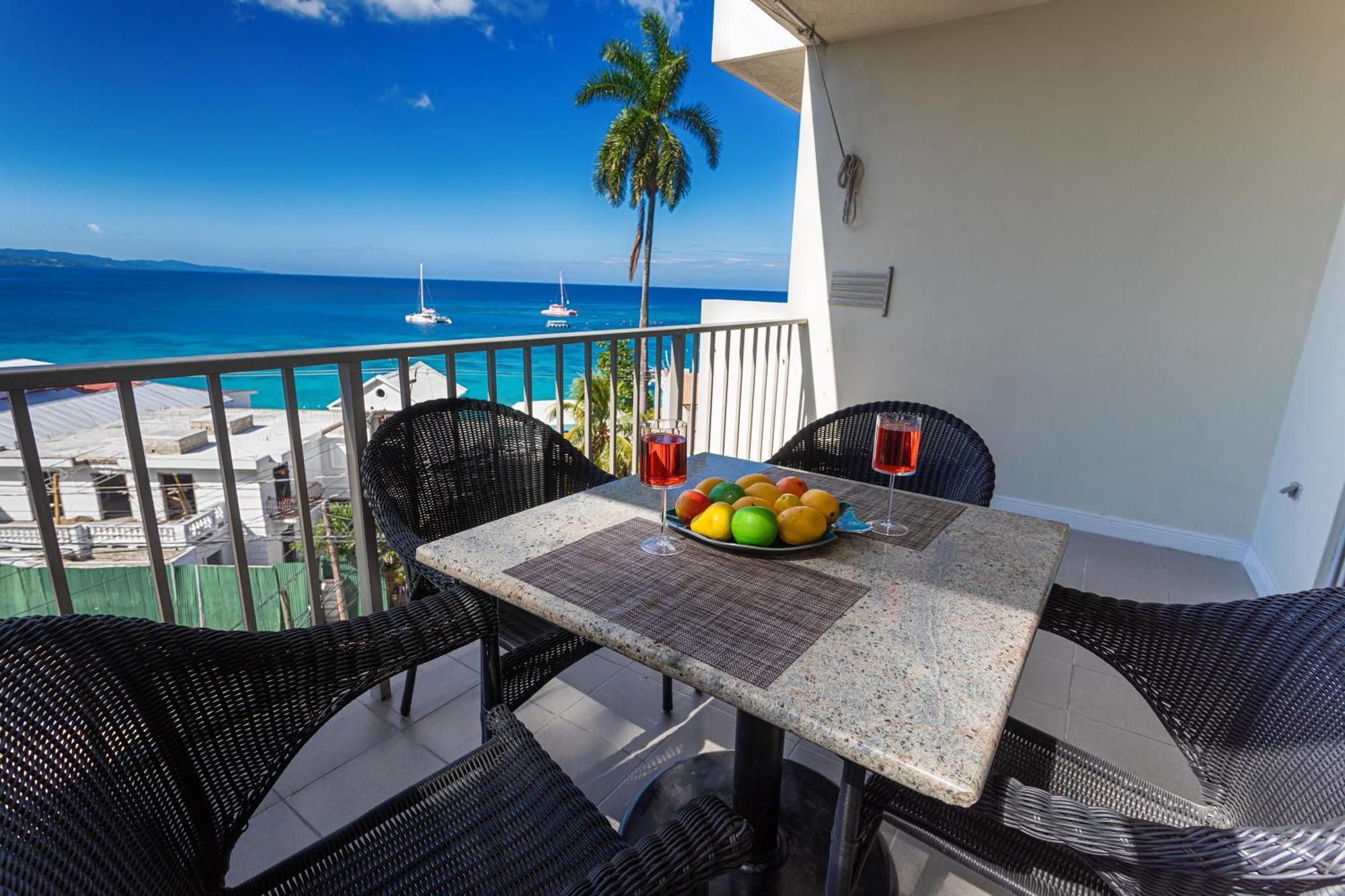 Montego Bay Club Apartments Exteriör bild