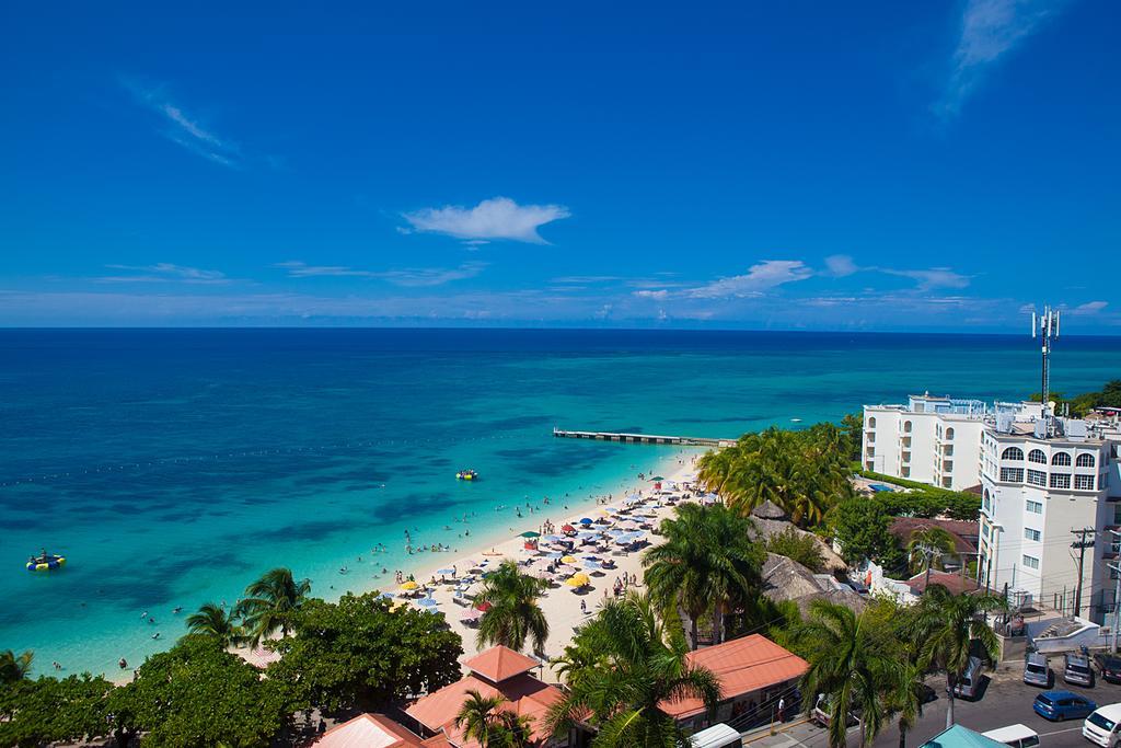 Montego Bay Club Apartments Exteriör bild